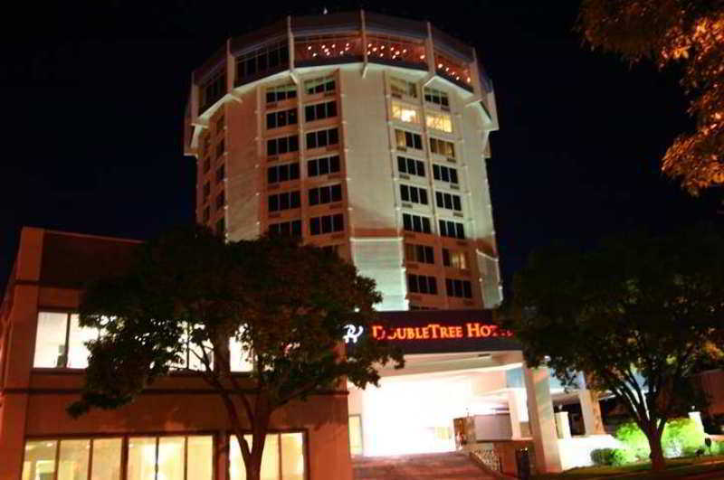 Doubletree By Hilton Jefferson Stadt Exterior foto